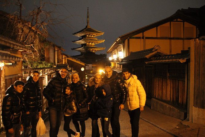 kyoto-night-walk-tour-gion-district