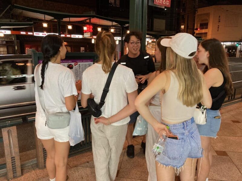 kyoto-nighttime-walking-tour-in-gion-area-with-sake-in-hand
