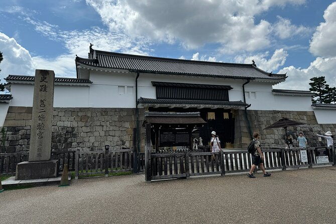 kyoto-nijo-castle-noble-architecture-and-gardens-guided-tour