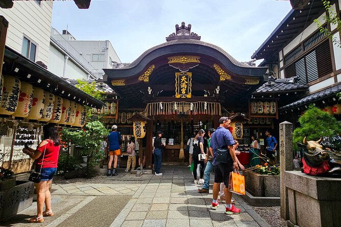 kyoto-nishiki-market-depachika-2-hours-food-tour-with-a-local