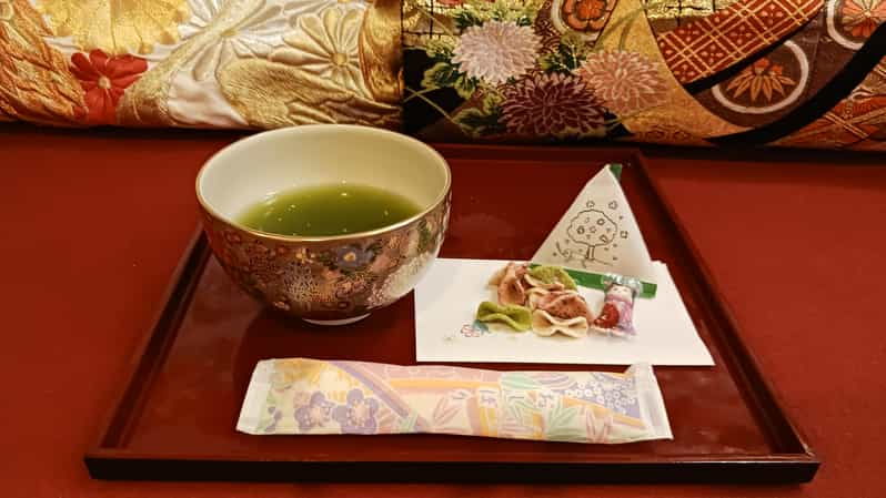 kyoto-nishiki-market-tea-ceremony-with-koto-performance