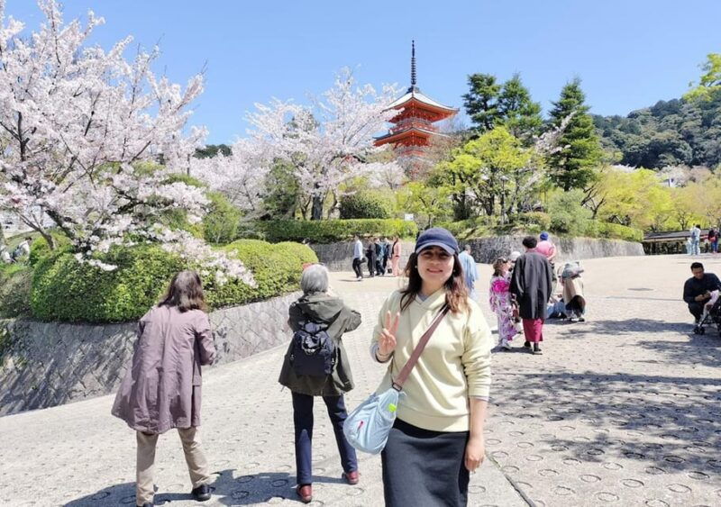 kyoto-private-and-customized-tour-walking-public-transportation