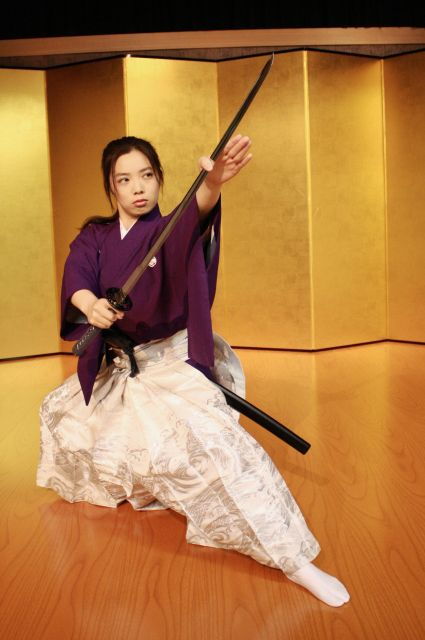 kyoto-samurai-kenbu-traditional-sword-dancing-show