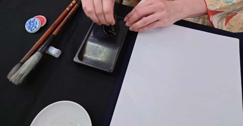 kyoto-sumi-ink-and-brush-calligraphy-experience