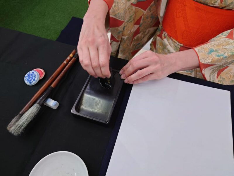 kyoto-sumi-ink-and-brush-calligraphy-experience