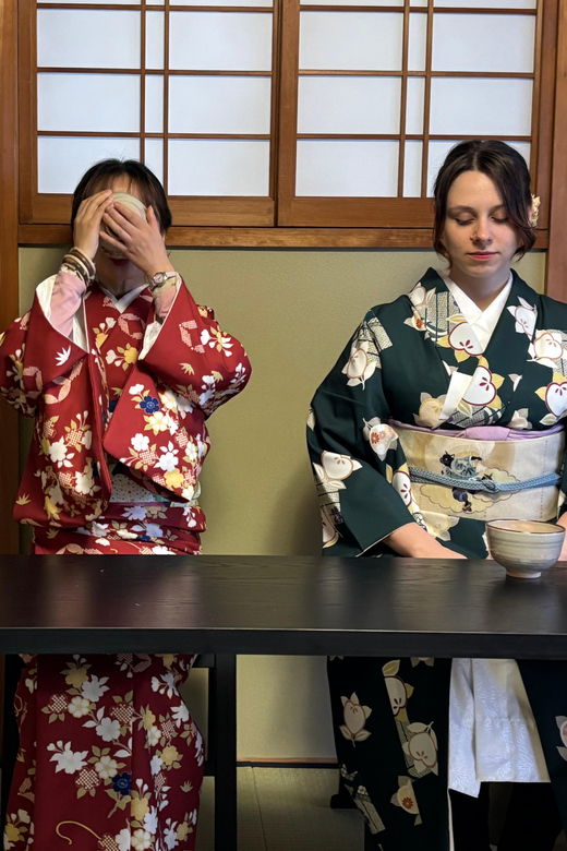 kyoto-tea-ceremony-in-100-years-old-townhouse-with-chairs
