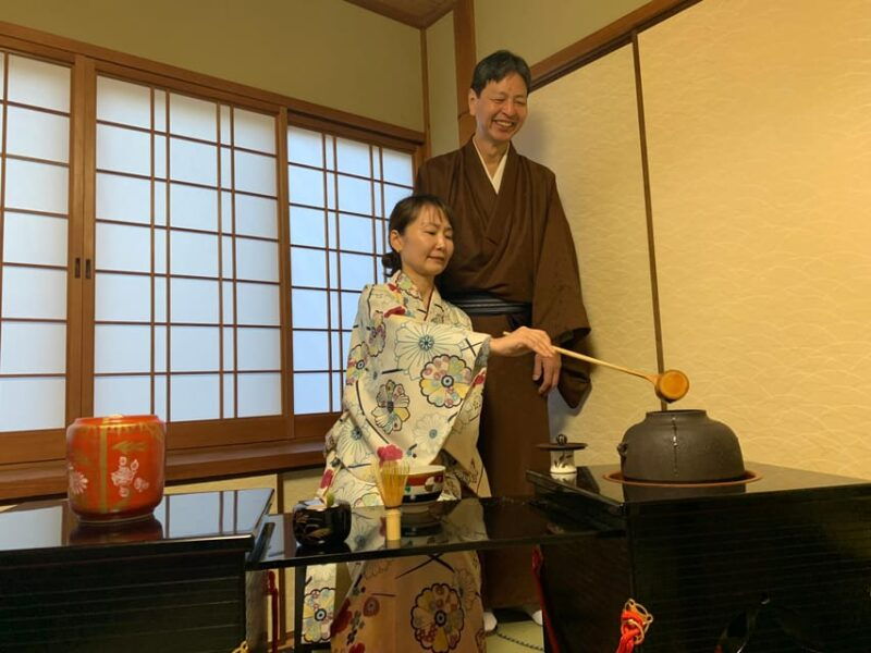 kyoto-tea-ceremony-in-100-years-old-townhouse-with-chairs