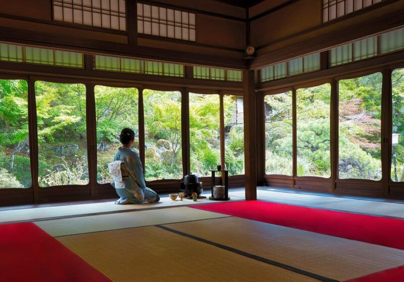kyoto-tea-ceremony-in-a-traditional-tea-house-in-kiyomizu