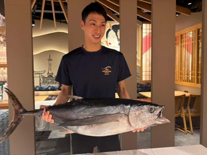 Kyoto: Tuna Cutting Show, Sushi-Making Class, and Drinks - Key Points
