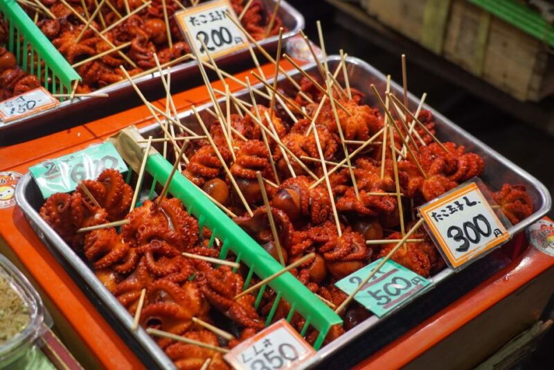 kyoto-walking-tour-in-gion-with-breakfast-at-nishiki-market