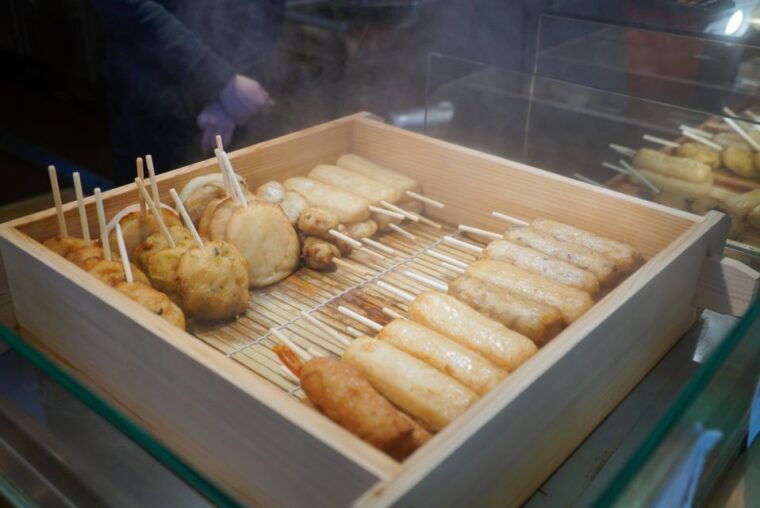 kyoto-walking-tour-in-gion-with-breakfast-at-nishiki-market