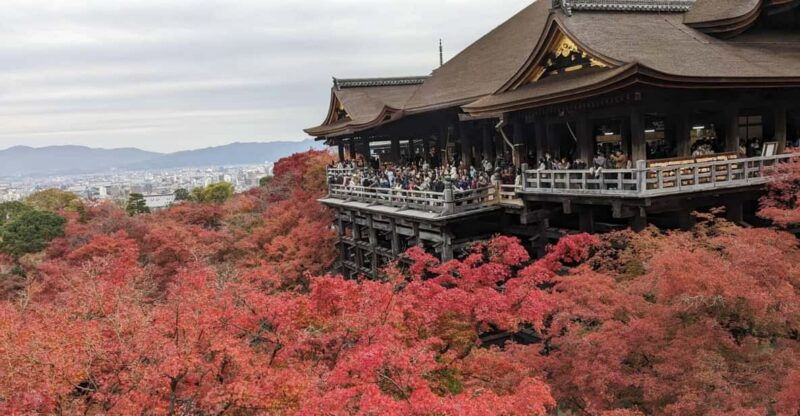 kyoto-walking-tour-kiyomizu-gion-district-with-a-local