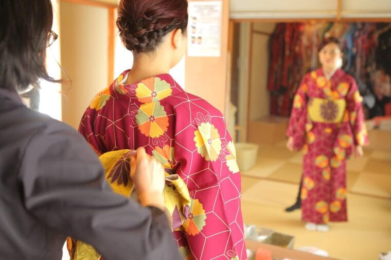 kyotokiyomizu-dera-temple-rent-a-kimono-and-ride-a-rickshaw