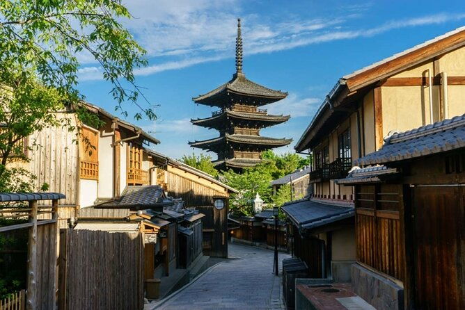 kyotos-higashiyama-tradition-art-religion-tour