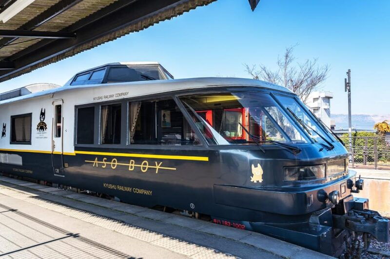kyushu-aso-volcano-aso-boy-scenic-trainhot-spring-day-tour