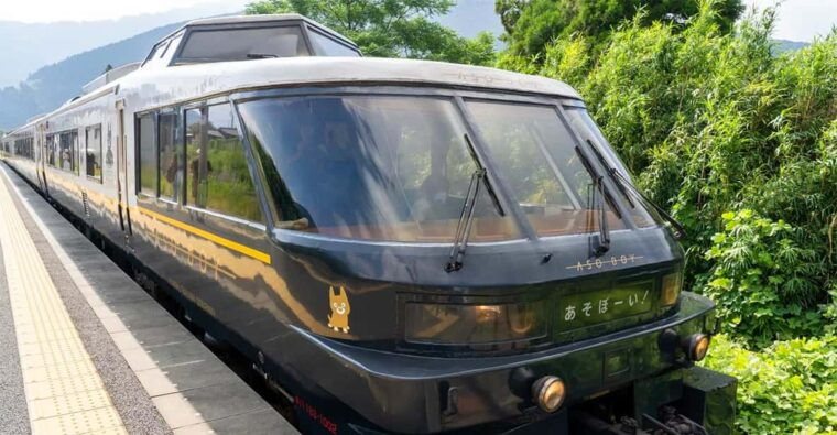 kyushu-aso-volcano-aso-boy-scenic-trainhot-spring-day-tour