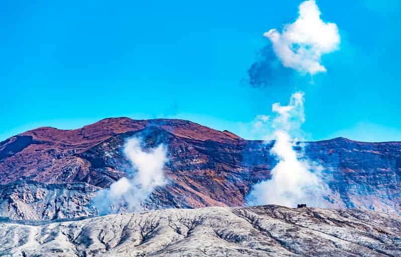 kyushu-kumamoto-castle-aso-volcano-kusasenri-one-day-tour