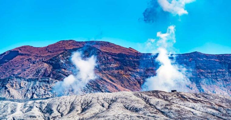 kyushu-kumamoto-castle-aso-volcano-kusasenri-one-day-tour