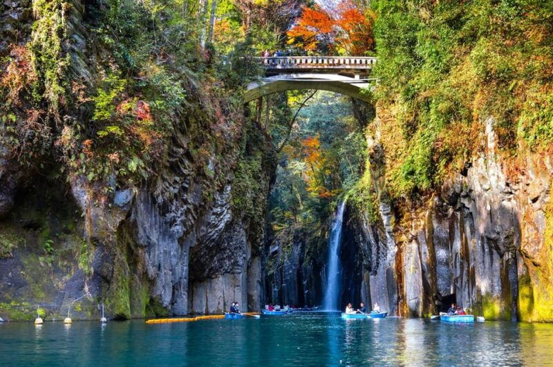 kyushu-kumanoza-shrine-takachiho-gorge-miyazaki-day-tour