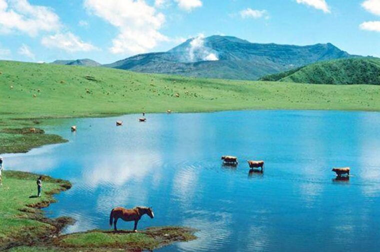 kyushu-mt-aso-volcano-onsen-and-aso-shrine-full-day-trip