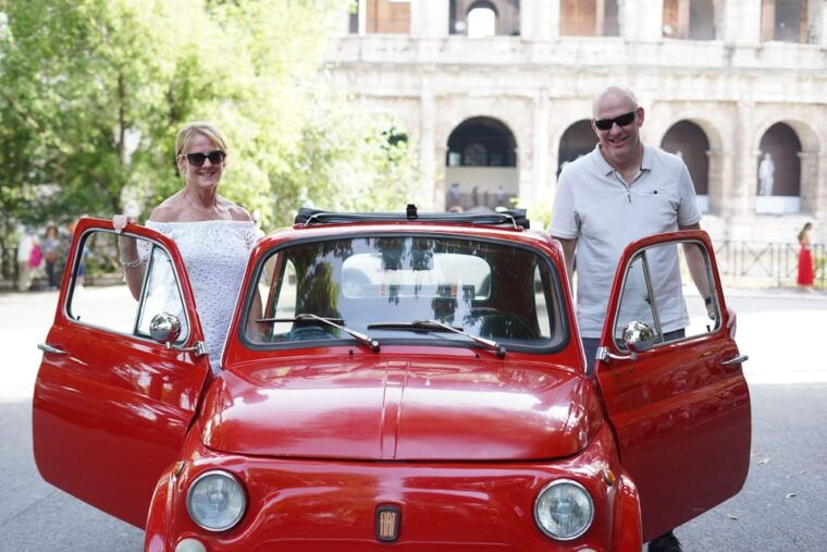 la-dolce-vita-cruising-rome-in-a-classic-fiat-500