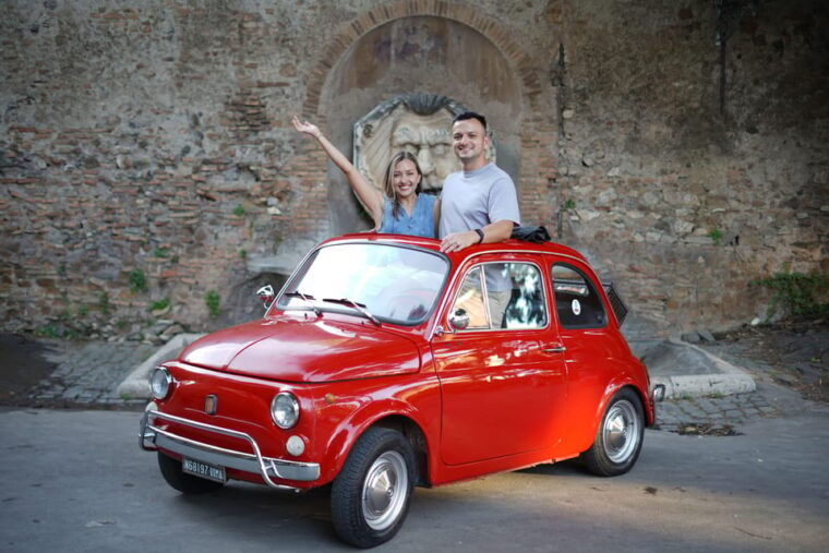 la-dolce-vita-cruising-rome-in-a-classic-fiat-500