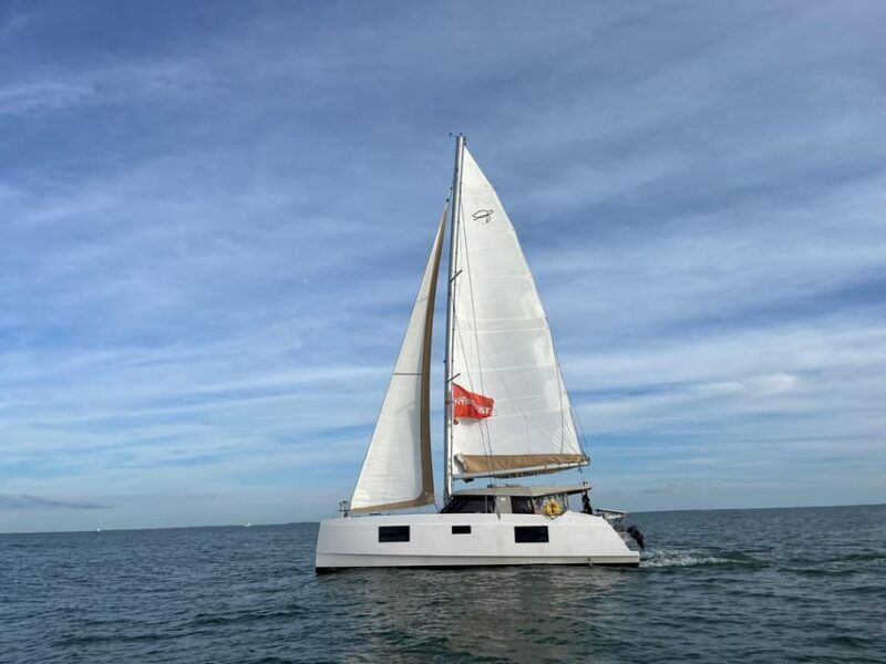 la-flotte-ile-de-re-sailing-catamaran-cruise