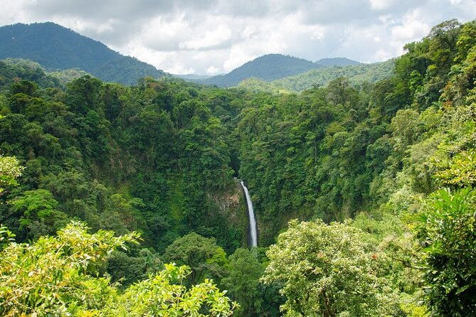 la-fortuna-waterfall-arenal-volcano-hike