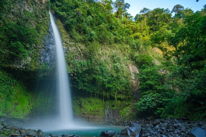 la-fortuna-waterfall-arenal-volcano-hike