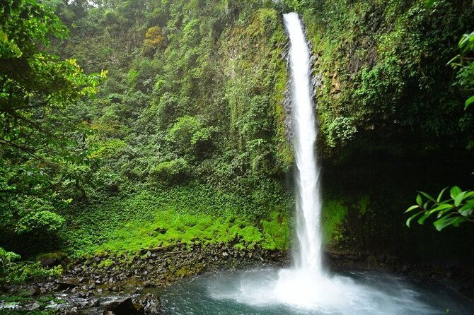 la-fortuna-waterfall-guided-hike-including-lunch-at-la-finquita-farm