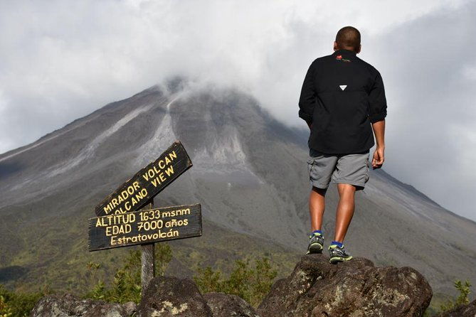 la-fortuna-waterfall-hanging-bridges-arenal-volcano-combo-tour