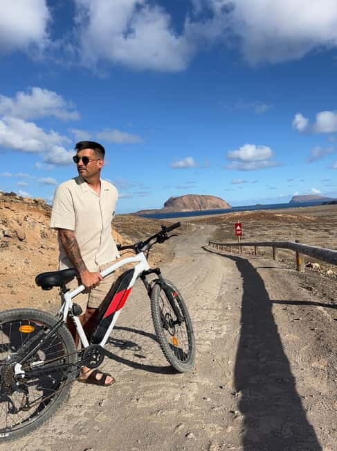 La Graciosa: Rent your ELECTRIC BIKE and explore the island at your own pace. - Discovering La Graciosa on Electric Bikes