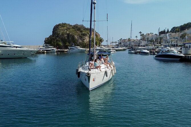 la-herradura-sailboat-with-a-view-of-dolphins-private