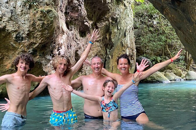 la-leona-waterfall-adventure-hike-group-tour
