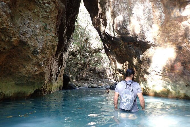 la-leona-waterfall-adventure-hike-private-tour