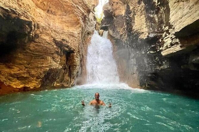 la-leona-waterfall-and-white-river-tubing