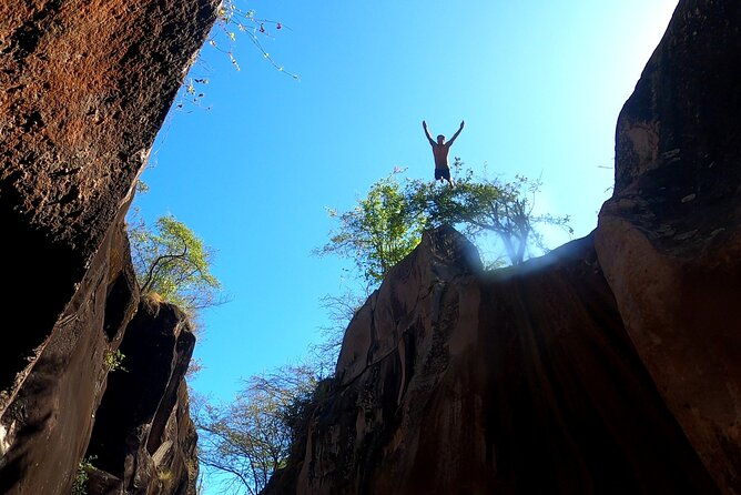 la-leona-waterfall-cliffjumping-white-water-tubbing-privatetour