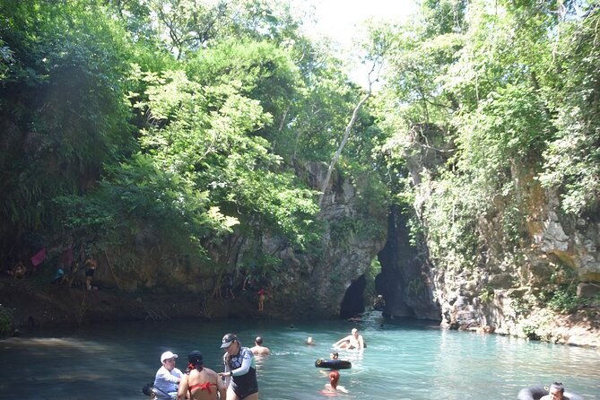 la-leona-waterfall-cliffjumping-white-water-tubbing-privatetour