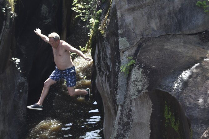 la-leona-waterfall-cliffjumping-white-water-tubbing-privatetour