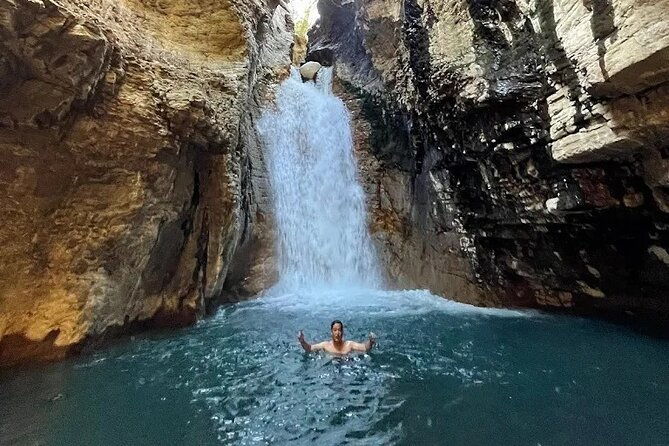 la-leona-waterfall-cliffjumping-white-water-tubbing-privatetour