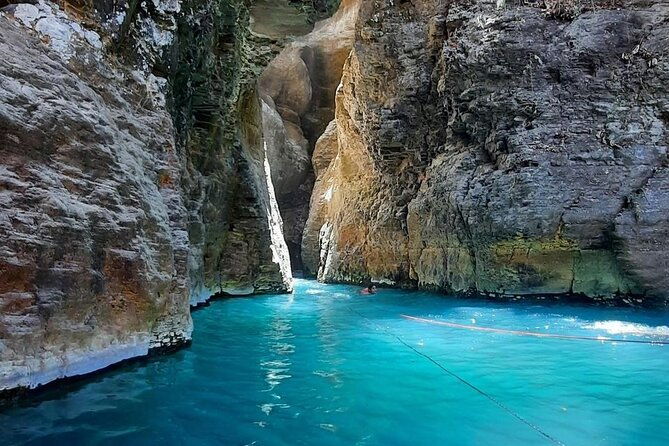 la-leona-waterfall-extreme-hiking-swimming-hot-springs-tour