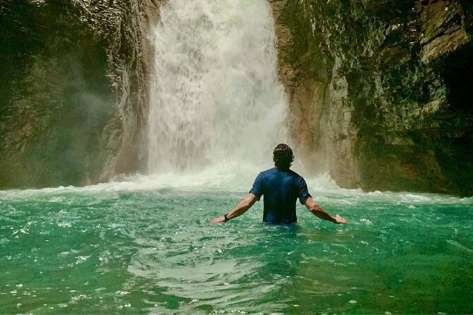 la-leona-waterfall-hike