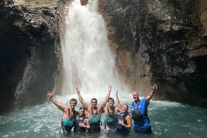 la-leona-waterfall-hike-group-tour