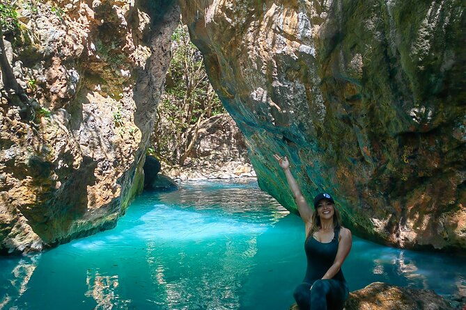 la-leona-waterfall-hike-private-experience