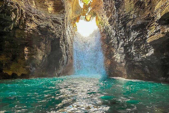 la-leona-waterfall-hiking-tour-lunch