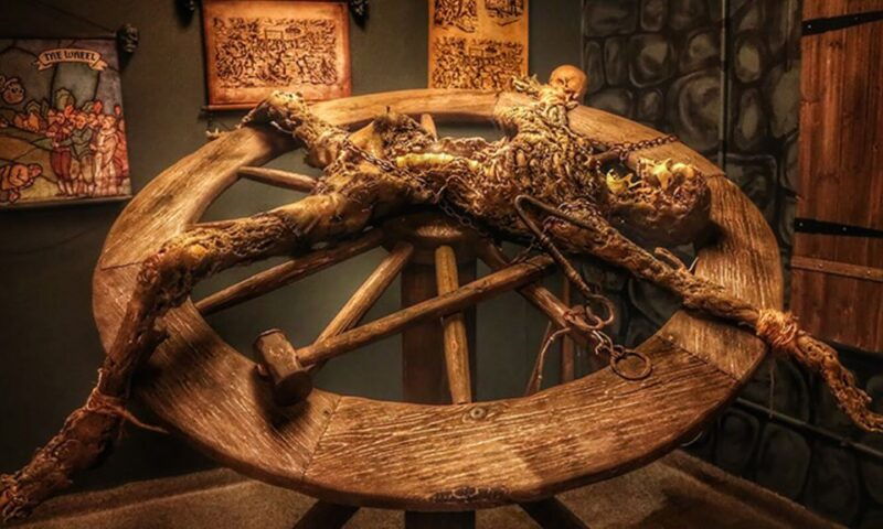 la-medieval-torture-museum-ticket-with-ghost-hunting