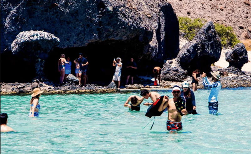 La Paz: Boat ride to Espiritu Santo island and sloop - Authentic Experiences and Guest Perspectives