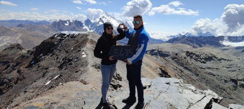 la-paz-mountain-chacaltaya-and-moon-valley-guided-day-tour