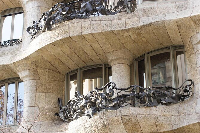 la-pedrera-morning-guided-tour-with-optional-casa-batllo-ticket-2