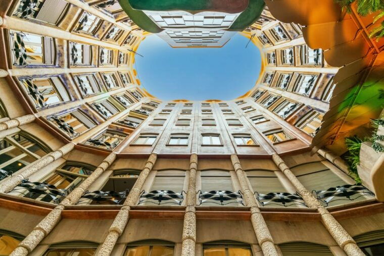 la-pedrera-premium-exclusive-tour-with-cava-stunning-view